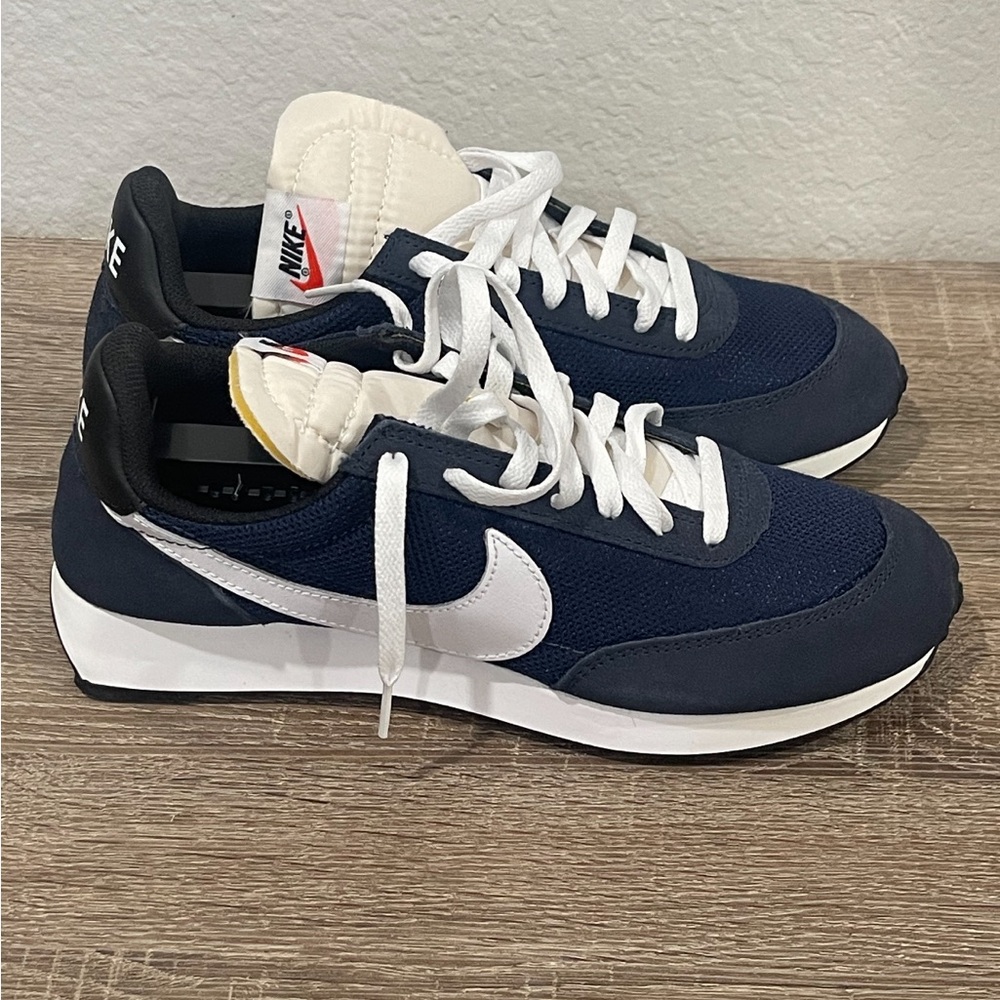 Nike Men's Navy and White Sneakers